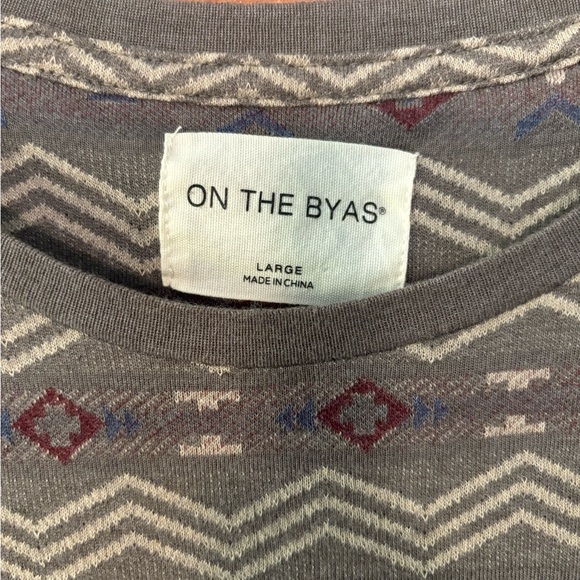 Like new men’s large On the Byas tee - Picture 2 of 4